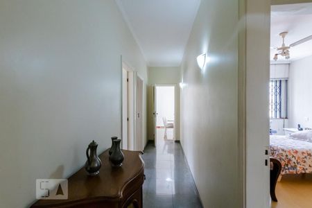 Casa à venda com 325m², 3 quartos e 2 vagasCorredor 