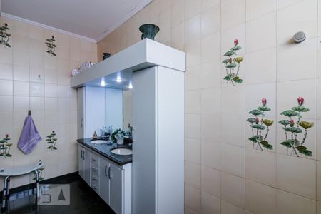 Casa à venda com 325m², 3 quartos e 2 vagasBanheiro da Suíte