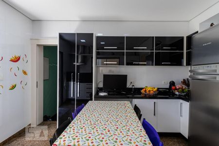 Casa à venda com 325m², 3 quartos e 2 vagasCozinha 