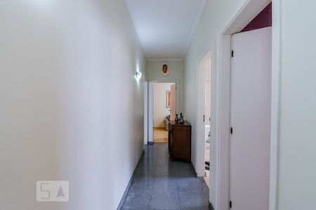 Casa à venda com 325m², 3 quartos e 2 vagasCorredor 