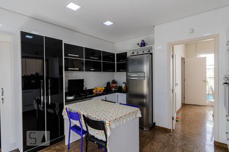 Casa à venda com 325m², 3 quartos e 2 vagasCozinha 