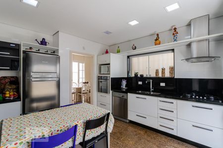 Casa à venda com 325m², 3 quartos e 2 vagasCozinha 