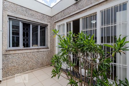 Casa à venda com 325m², 3 quartos e 2 vagasQuintal 