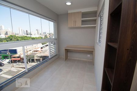 Studio para alugar com 28m², 1 quarto e 1 vaga Studio para alugar com 28m², 1 quarto e 1 vagaVaranda
