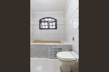 Casa à venda com 250m², 3 quartos e 5 vagasBanheiro da Suíte