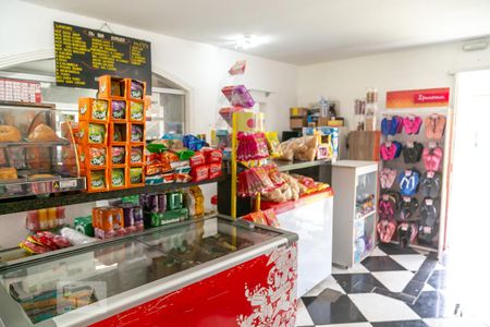 Casa de condomínio para alugar com 56m², 2 quartos e 2 vagas Casa de condomínio para alugar com 56m², 2 quartos e 2 vagasÁrea comum - Mini mercado