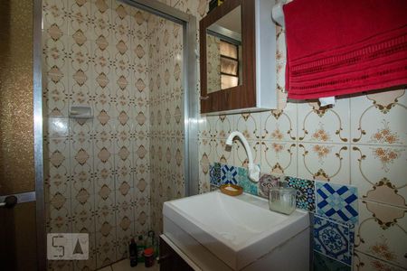 Banheiro de apartamento à venda com 1 quarto, 45m² em Rubem Berta, Porto Alegre