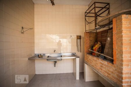 Casa à venda com 360m², 4 quartos e 3 vagas Casa à venda com 360m², 4 quartos e 3 vagasQuintal - Churrasqueira