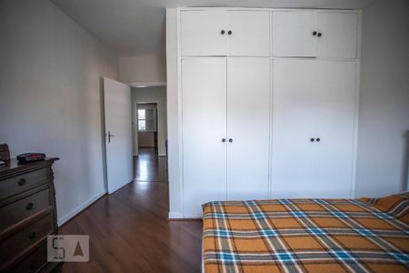 Casa à venda com 360m², 4 quartos e 3 vagas Casa à venda com 360m², 4 quartos e 3 vagasSuíte - Armários