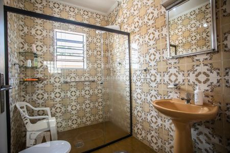 Casa à venda com 360m², 4 quartos e 3 vagas Casa à venda com 360m², 4 quartos e 3 vagasBanheiro 2