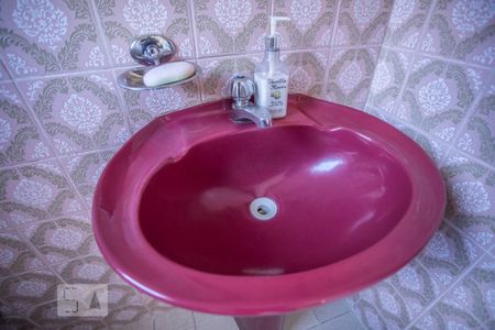 Casa à venda com 360m², 4 quartos e 3 vagas Casa à venda com 360m², 4 quartos e 3 vagasLavabo - Torneira