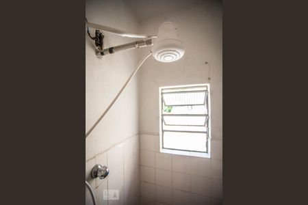 Casa à venda com 360m², 4 quartos e 3 vagas Casa à venda com 360m², 4 quartos e 3 vagasBanheiro de Serviço - Chuveiro