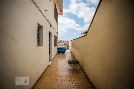 Casa à venda com 360m², 4 quartos e 3 vagas Casa à venda com 360m², 4 quartos e 3 vagasCorredor externo