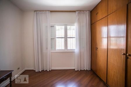 Casa à venda com 360m², 4 quartos e 3 vagas Casa à venda com 360m², 4 quartos e 3 vagasQuarto 4