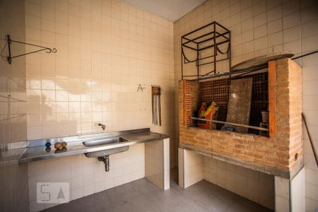 Casa à venda com 360m², 4 quartos e 3 vagas Casa à venda com 360m², 4 quartos e 3 vagasQuintal - Churrasqueira