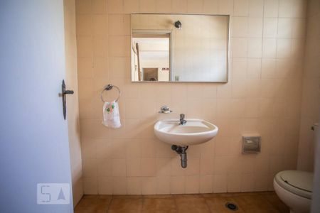 Casa à venda com 360m², 4 quartos e 3 vagas Casa à venda com 360m², 4 quartos e 3 vagasLavabo