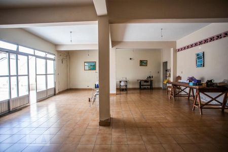 Casa à venda com 360m², 4 quartos e 3 vagas Casa à venda com 360m², 4 quartos e 3 vagasSalão de Festas