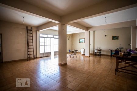 Casa à venda com 360m², 4 quartos e 3 vagas Casa à venda com 360m², 4 quartos e 3 vagasSalão de