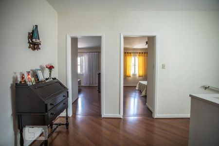 Casa à venda com 360m², 4 quartos e 3 vagas Casa à venda com 360m², 4 quartos e 3 vagasHall - Piso superior