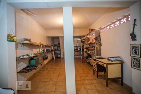 Casa à venda com 360m², 4 quartos e 3 vagas Casa à venda com 360m², 4 quartos e 3 vagasDepóstiro