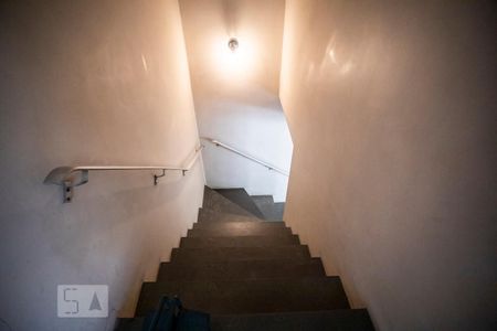 Casa à venda com 360m², 4 quartos e 3 vagas Casa à venda com 360m², 4 quartos e 3 vagasEscada - Salão de Festas