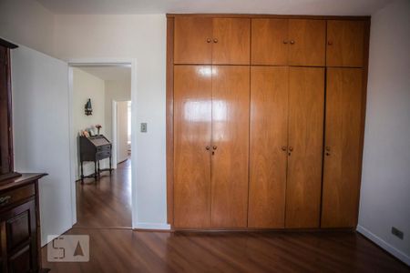 Casa à venda com 360m², 4 quartos e 3 vagas Casa à venda com 360m², 4 quartos e 3 vagasQuarto 3 - Armários