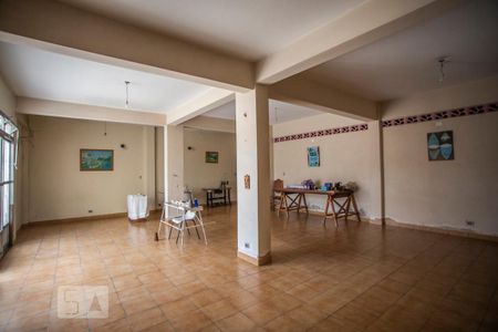 Casa à venda com 360m², 4 quartos e 3 vagas Casa à venda com 360m², 4 quartos e 3 vagasSalão de Festas