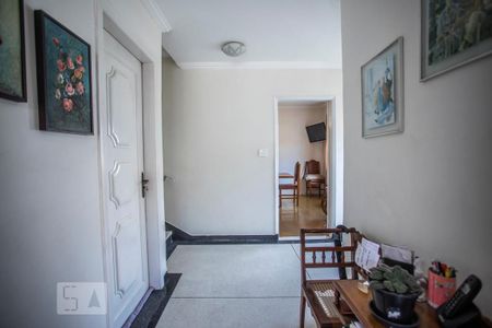 Casa à venda com 360m², 4 quartos e 3 vagas Casa à venda com 360m², 4 quartos e 3 vagasHall