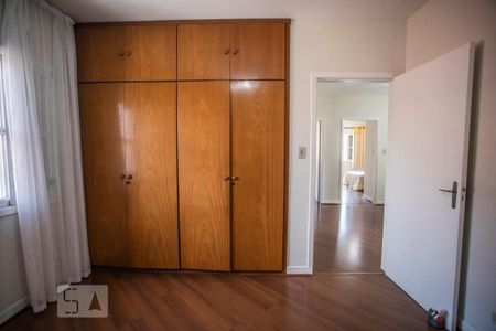 Casa à venda com 360m², 4 quartos e 3 vagas Casa à venda com 360m², 4 quartos e 3 vagasQuarto 4