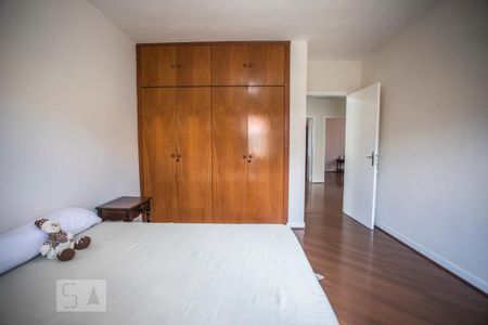 Casa à venda com 360m², 4 quartos e 3 vagas Casa à venda com 360m², 4 quartos e 3 vagasQuarto 2 - Armários