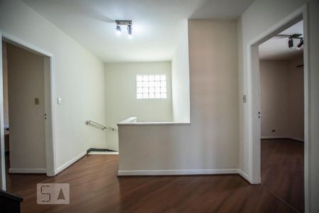 Casa à venda com 360m², 4 quartos e 3 vagas Casa à venda com 360m², 4 quartos e 3 vagasHall - Piso superior
