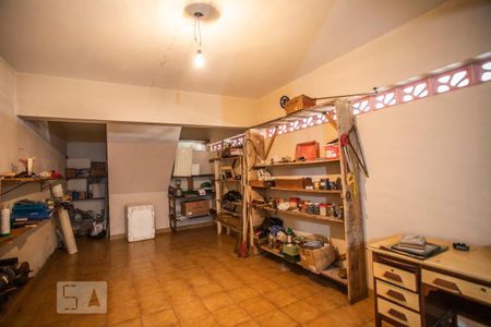 Casa à venda com 360m², 4 quartos e 3 vagas Casa à venda com 360m², 4 quartos e 3 vagasDepóstiro