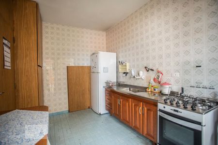 Casa à venda com 360m², 4 quartos e 3 vagas Casa à venda com 360m², 4 quartos e 3 vagasCozinha