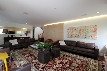Sala de casa de condomínio à venda com 4 quartos, 360m² em Jardim Cordeiro, São Paulo