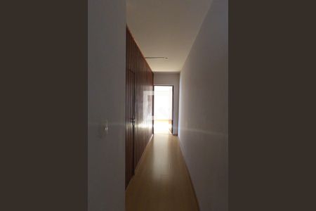 Casa à venda com 129m², 3 quartos e 2 vagasCorredor