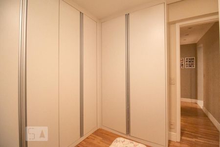 Apartamento à venda com 117m², 3 quartos e 2 vagasSuíte 2