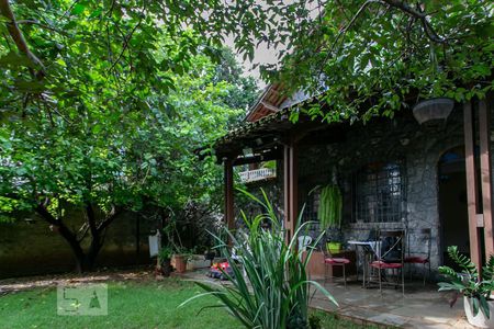 Casa à venda com 410m², 3 quartos e 4 vagas Casa à venda com 410m², 3 quartos e 4 vagasFachada