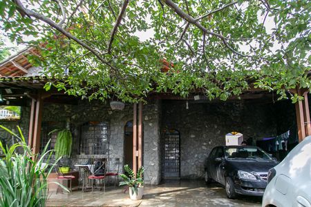 Casa à venda com 410m², 3 quartos e 4 vagas Casa à venda com 410m², 3 quartos e 4 vagasGaragem