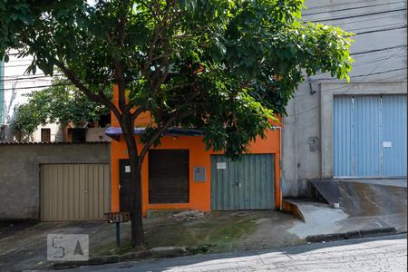 Casa à venda com 100m², 5 quartos e 2 vagas Casa à venda com 100m², 5 quartos e 2 vagasFachada