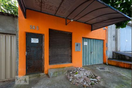 Casa à venda com 100m², 5 quartos e 2 vagas Casa à venda com 100m², 5 quartos e 2 vagasFachada