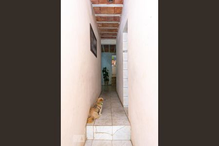 Casa à venda com 100m², 5 quartos e 2 vagas Casa à venda com 100m², 5 quartos e 2 vagasCorredor