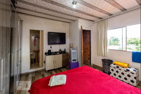 Casa à venda com 100m², 5 quartos e 2 vagas Casa à venda com 100m², 5 quartos e 2 vagasSuíte