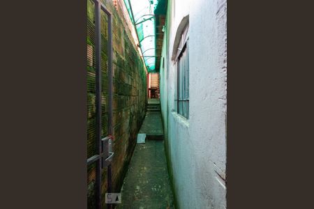 Casa à venda com 100m², 5 quartos e 2 vagas Casa à venda com 100m², 5 quartos e 2 vagasCorredor