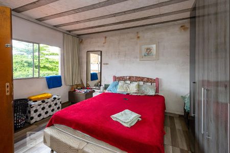 Casa à venda com 100m², 5 quartos e 2 vagas Casa à venda com 100m², 5 quartos e 2 vagasSuíte