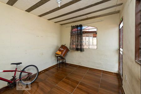 Casa à venda com 100m², 5 quartos e 2 vagas Casa à venda com 100m², 5 quartos e 2 vagasSala