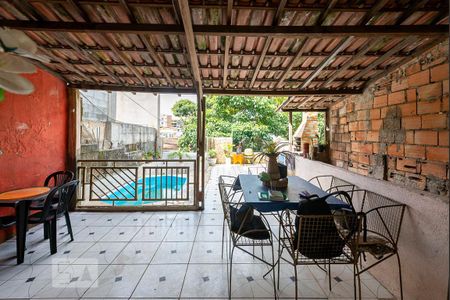 Casa à venda com 100m², 5 quartos e 2 vagas Casa à venda com 100m², 5 quartos e 2 vagasVista do Quarto 1
