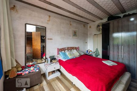 Casa à venda com 100m², 5 quartos e 2 vagas Casa à venda com 100m², 5 quartos e 2 vagasSuíte