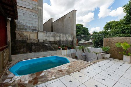 Casa à venda com 100m², 5 quartos e 2 vagas Casa à venda com 100m², 5 quartos e 2 vagasPiscina