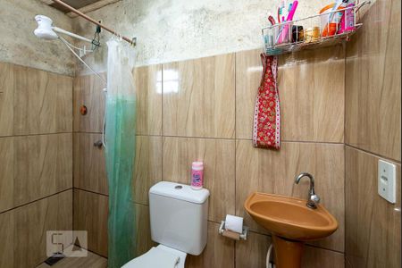 Casa à venda com 100m², 5 quartos e 2 vagas Casa à venda com 100m², 5 quartos e 2 vagasBanheiro da Suíte