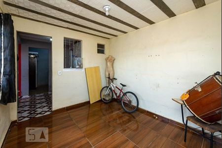 Casa à venda com 100m², 5 quartos e 2 vagas Casa à venda com 100m², 5 quartos e 2 vagasSala